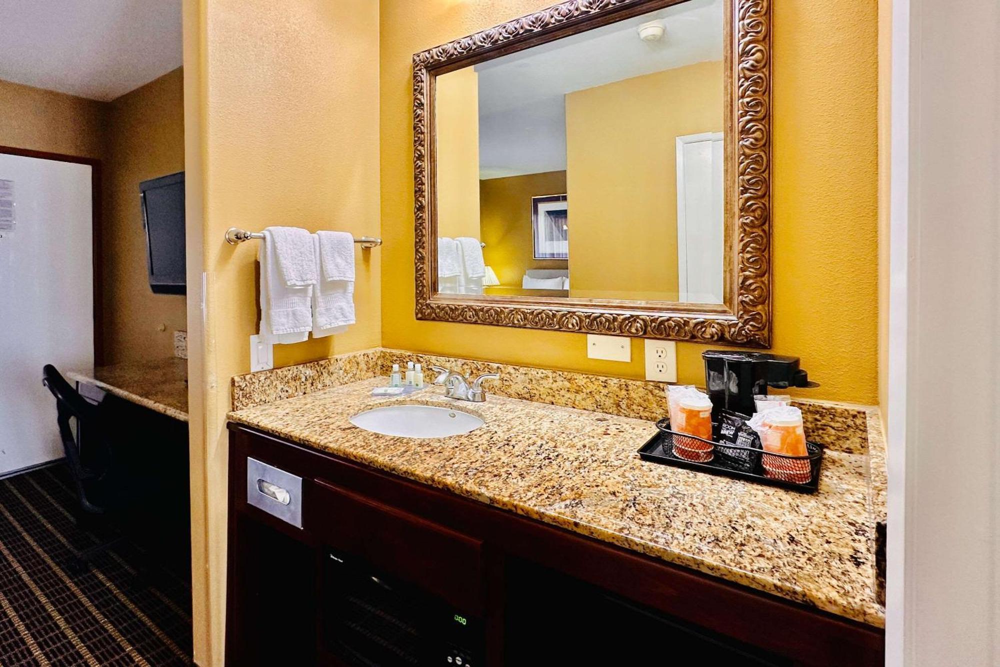 Quality Inn & Suites Westminster Seal Beach Esterno foto