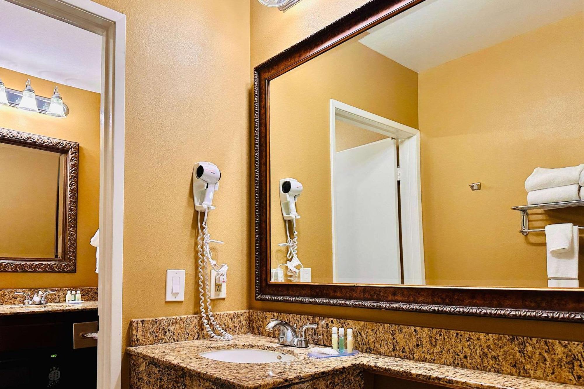 Quality Inn & Suites Westminster Seal Beach Esterno foto