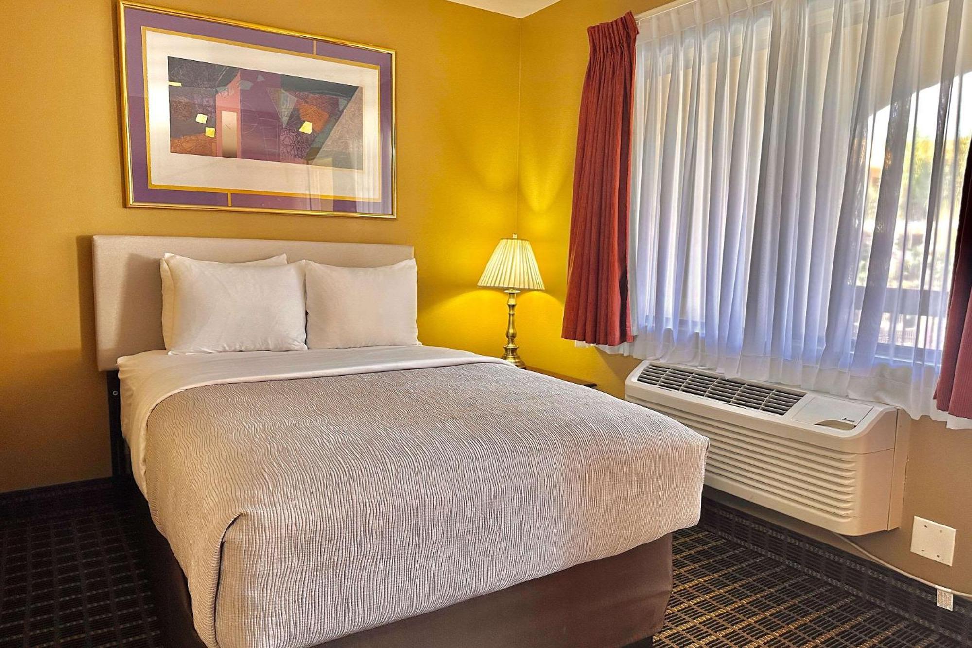 Quality Inn & Suites Westminster Seal Beach Esterno foto