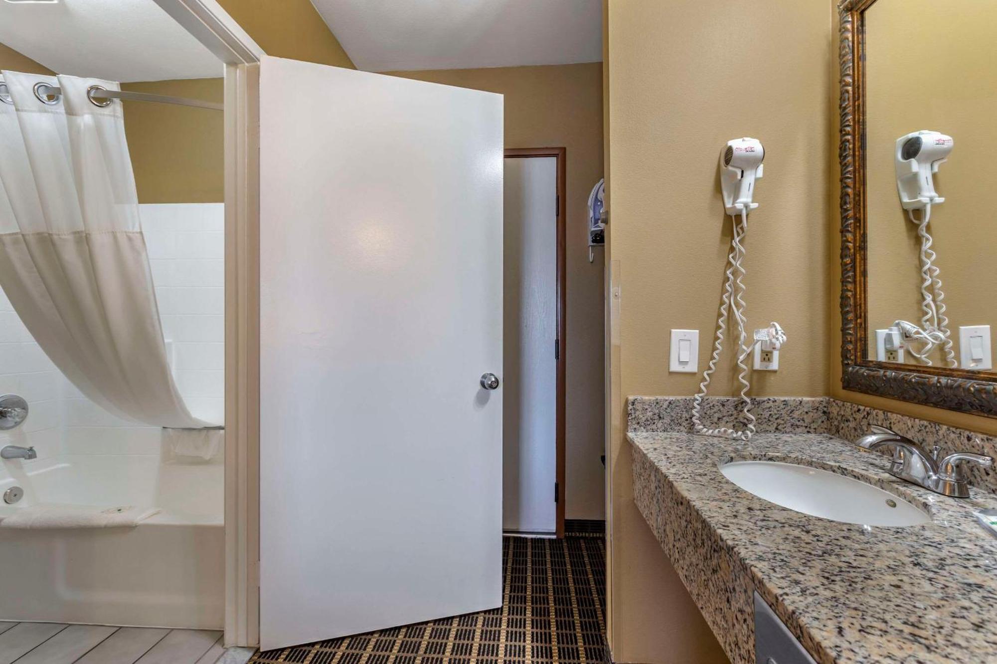 Quality Inn & Suites Westminster Seal Beach Esterno foto