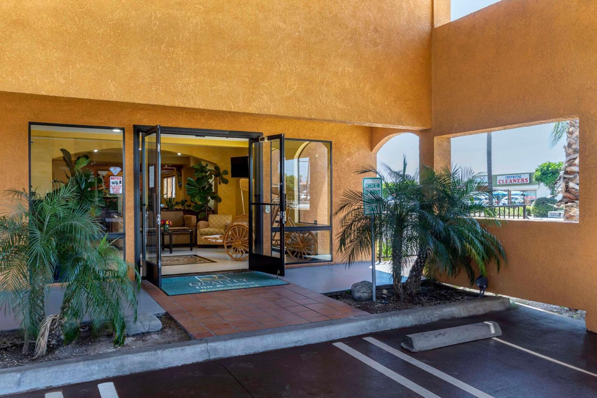 Quality Inn & Suites Westminster Seal Beach Esterno foto
